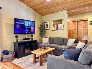 Smart-TV, peis, DVD-spiller og filmbibliotek