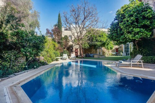 Stunning Villa with private pool & large terrace!