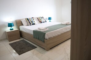 3 bedrooms, desk, iron/ironing board, WiFi