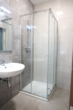 Hair dryer, towels - Cozy 3BR in Żebbuġ, Gozo – A Stay to Remember! (Zebbug)