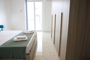 3 bedrooms, desk, iron/ironing board, WiFi