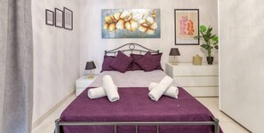 2 Schlafzimmer, Schreibtisch, Bügeleisen/Bügelbrett, Reisekinderbett
