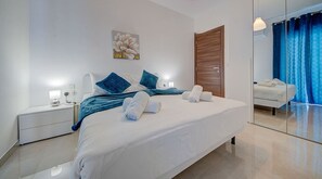 3 Schlafzimmer, Schreibtisch, Bügeleisen/Bügelbrett, WLAN