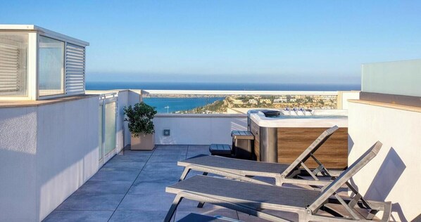 Terrace/patio - Steps from Ghadira Bay 2BR | Jacuzzi Penthouse (Il-Mellieħa)