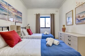 3 bedrooms, desk, iron/ironing board, WiFi