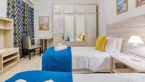 3 bedrooms, desk, iron/ironing board, WiFi