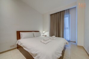 2 bedrooms, desk, iron/ironing board, WiFi