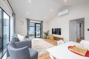 Soundproofing, cribs/infant beds