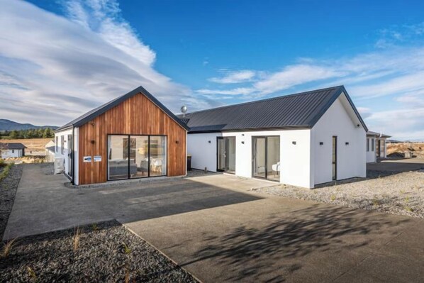 Exterior - Starry Lodge (Lake Tekapo)
