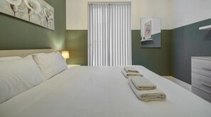 1 makuuhuone, työpöytä, silitysrauta/-lauta, Wi-Fi