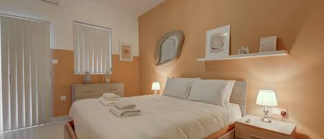 1 Schlafzimmer, Schreibtisch, BĂŒgeleisen/BĂŒgelbrett, WLAN