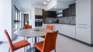 Kaffetrakter/tekoker, kjøleskap, mikrobølgeovn og ovn