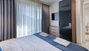 2 habitaciones, escritorio, tabla de planchar con plancha y wifi 