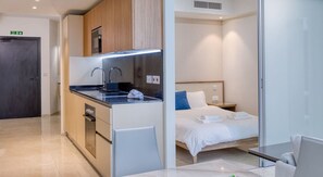 2 bedrooms, desk, iron/ironing board, WiFi