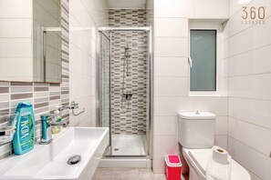 Hair dryer, towels
