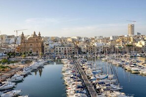 Marina - Spacious, fully equipped 4BR home in Pietà w/WIFI (Pietà)