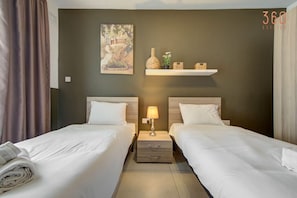 4 Schlafzimmer, Schreibtisch, Bügeleisen/Bügelbrett, Reisekinderbett