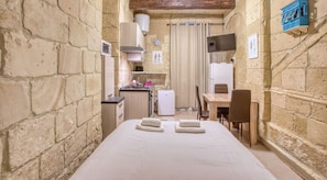 1 غرفة نوم ومكتب ومكواة/لوح كي وواي فاي