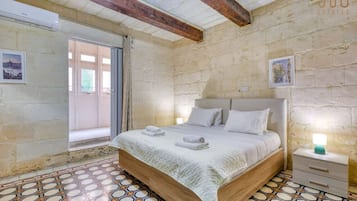 2 bedrooms, desk, iron/ironing board, travel cot