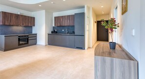 冰箱、微波炉、烤箱、炉灶