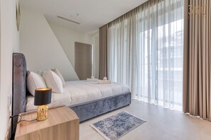 2 bedrooms, desk, iron/ironing board, WiFi