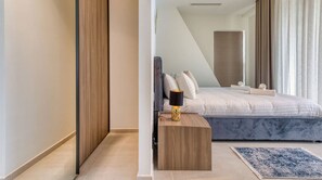 2 slaapkamers, een bureau, een strijkplank/strijkijzer, wifi