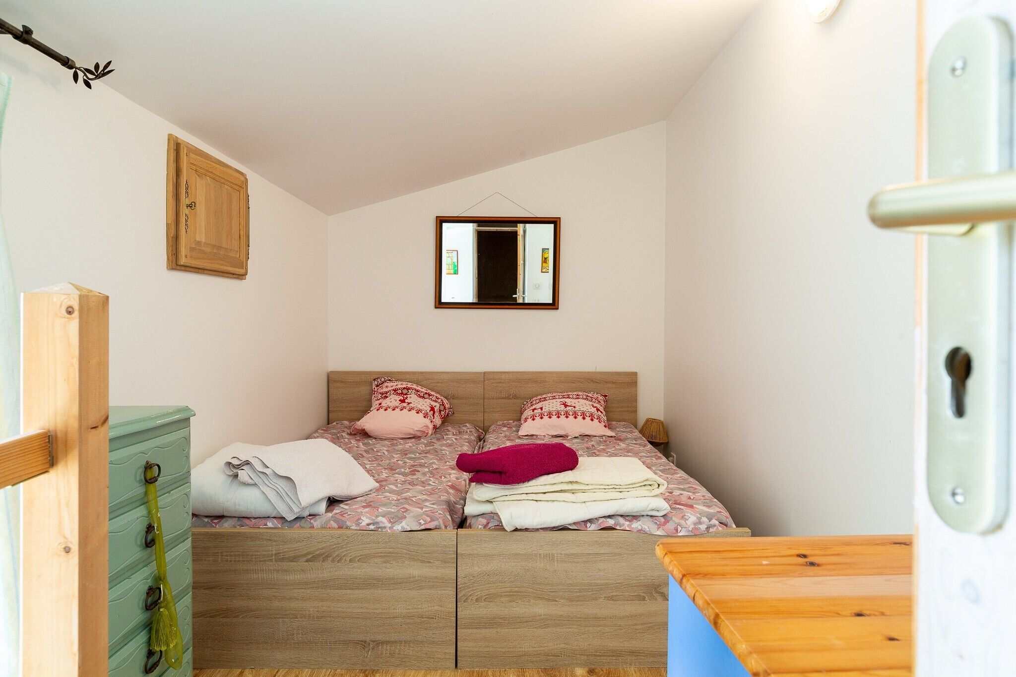 6 bedrooms, WiFi, bed sheets
