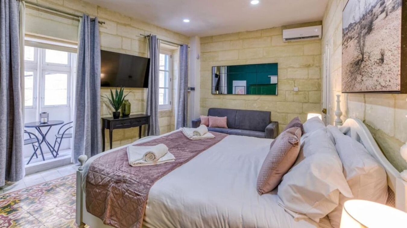 1 Schlafzimmer, Schreibtisch, Bügeleisen/Bügelbrett, Reisekinderbett
