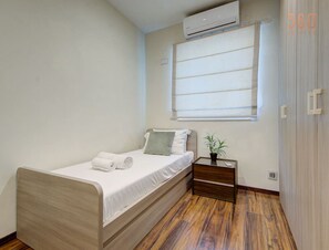 3 slaapkamers, een bureau, een strijkplank/strijkijzer, wifi