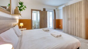 4 عدّة غرف نوم ومكتب ومكواة/لوح كي وواي فاي