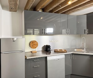 Appartement Signature, vue ville | Cuisine privée | Machine à expresso, bouilloire électrique, grille-pain, congélateur