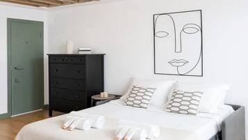 Signature Apartment, City View | Living area