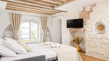 Apartamento com design assinado, vista para a cidade | Área de estar | Smart TV 80 cm com canais digitais