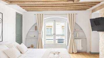 TV connectée de 80 cm avec chaßnes numériques