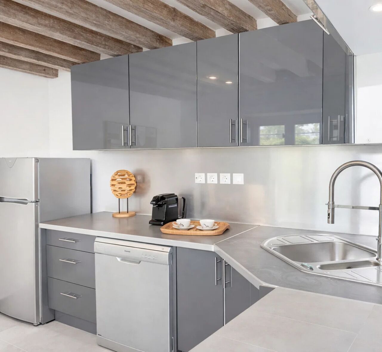 Apartamento com design assinado, vista para a cidade | Cozinha privada | Máquina de café expresso, chaleira elétrica, torradeira, freezer