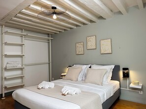 Signature Apartment, City View | Iron/ironing board, travel crib, free WiFi, bed sheets