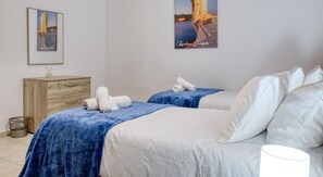 2 habitaciones, escritorio, tabla de planchar con plancha y wifi 