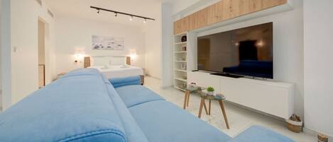 1 habitación, escritorio, tabla de planchar con plancha y wifi