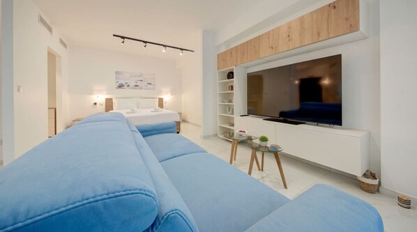 1 chambre, bureau, fer et planche à repasser, Wi-Fi