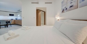 1 chambre, bureau, fer et planche à repasser, Wi-Fi