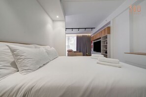 1 bedroom, desk, iron/ironing board, WiFi