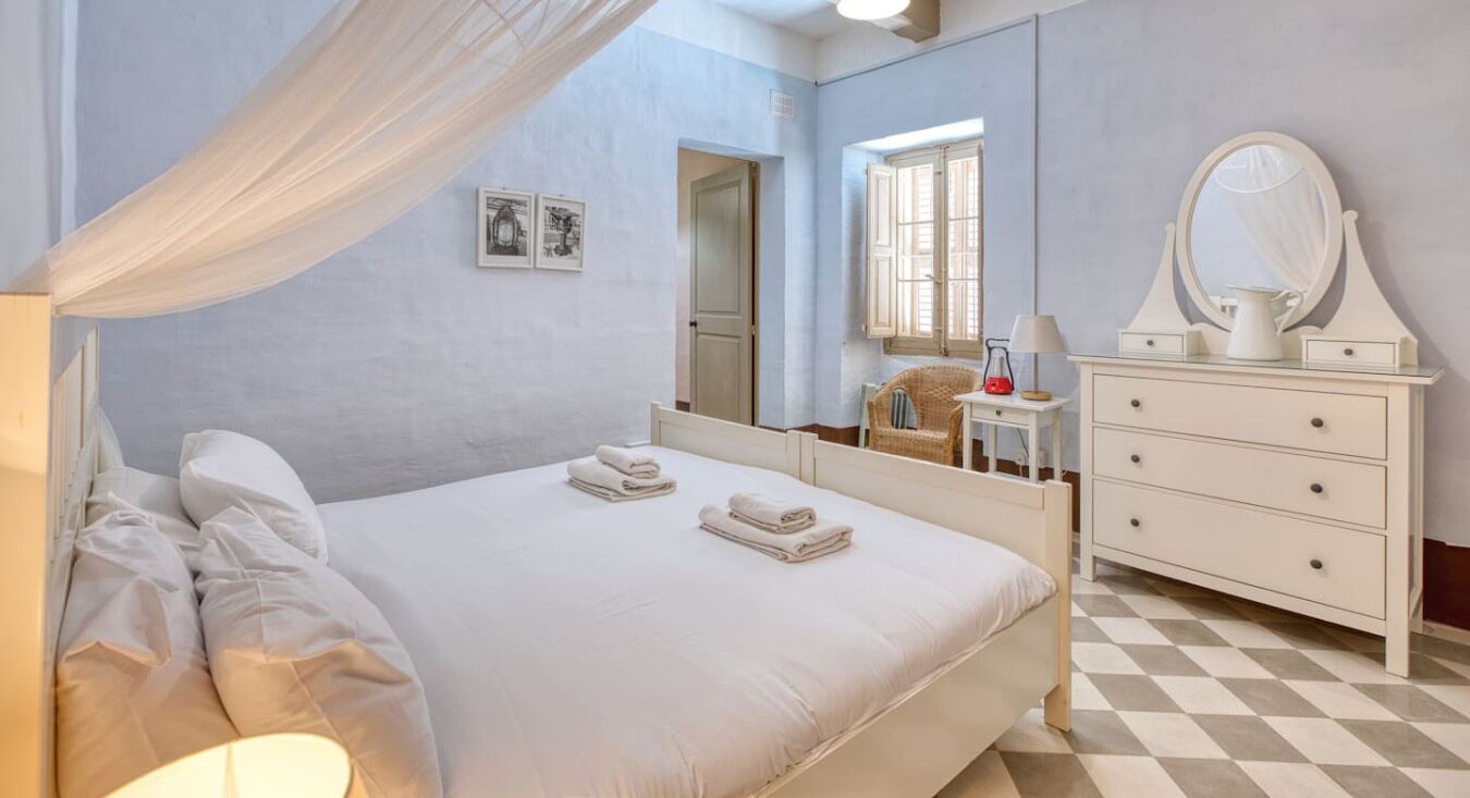 2 室のベッドルーム、デスク、アイロン / アイロン台、WiFi