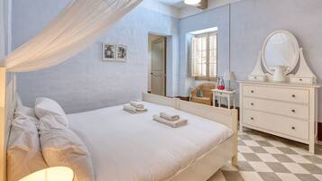 2 Schlafzimmer, Schreibtisch, Bügeleisen/Bügelbrett, WLAN