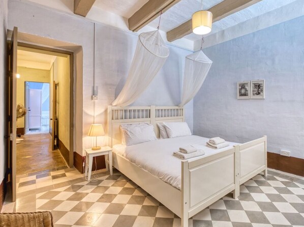 Desk, iron/ironing board, travel cot, WiFi