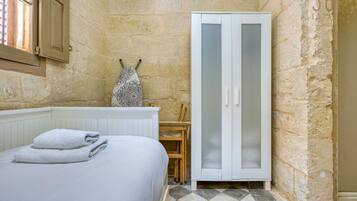 2 Schlafzimmer, Schreibtisch, Bügeleisen/Bügelbrett, WLAN