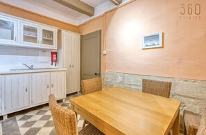 Dining - The Delimara Lighthouse - A Unique, cultural stay (Marsaxlokk)