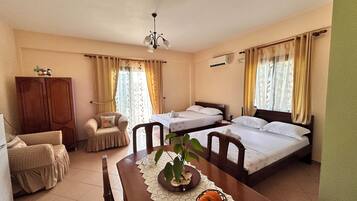 Estudio familiar, balcón, vista al jardín | Wifi gratis