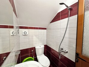Standard Studio, Balcony | Bathroom | Shower, hair dryer, towels, soap - Apartments Meleqi (Ksamil)