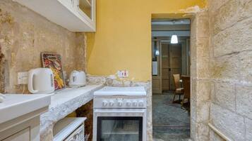 Kühlschrank, Ofen, Herdplatte, Geschirrspüler