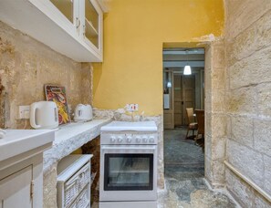 Kühlschrank, Ofen, Herdplatte, Geschirrspüler